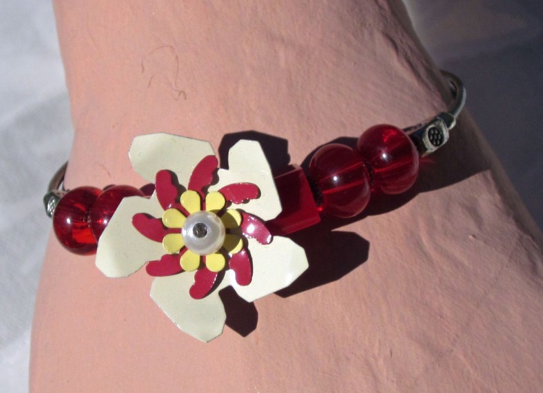 white red flower beaded bracelet