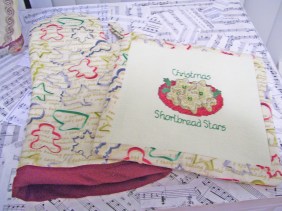 christmas potholder and oven mitt set